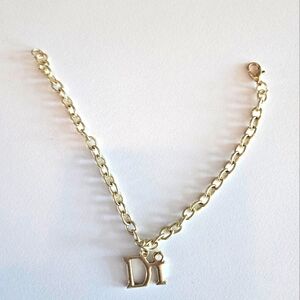 Diamonds International Charm Bracelet w/ 1 charm and can add more